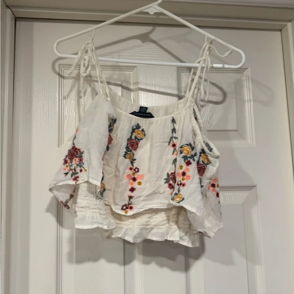 Sold-American Eagle off the shoulder tie Floral Embroidered Off-Shoulder Top - Picture 4 of 5